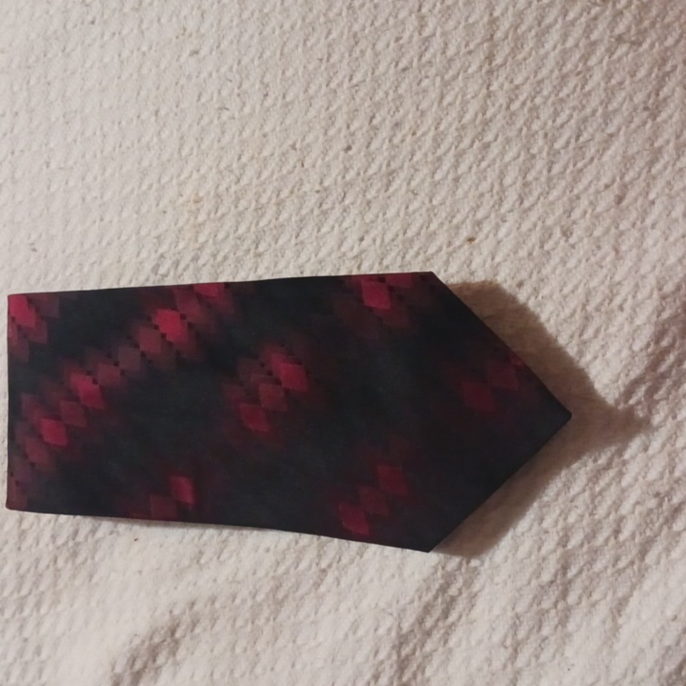 NWOT. Van Heusen Silk Tie.